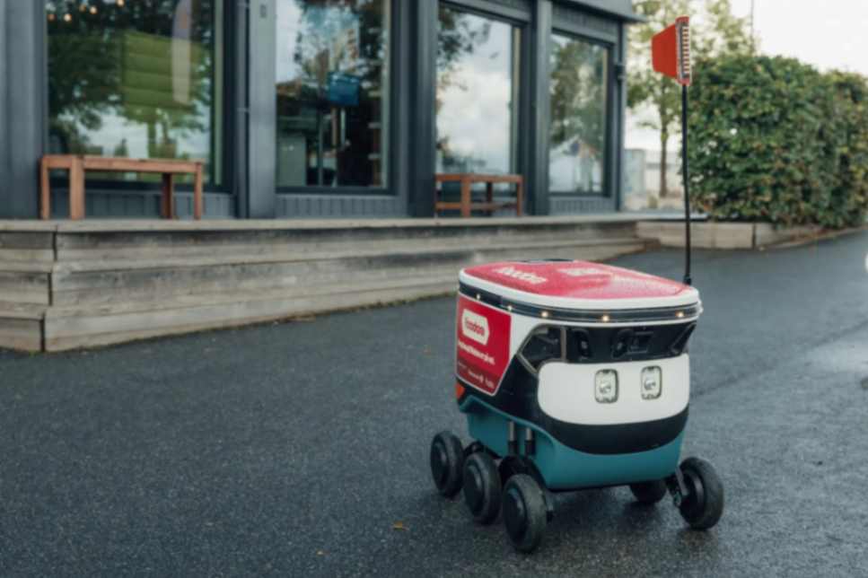 Foodora Tests Food Delivery with Autonomous Robots in Fornebu